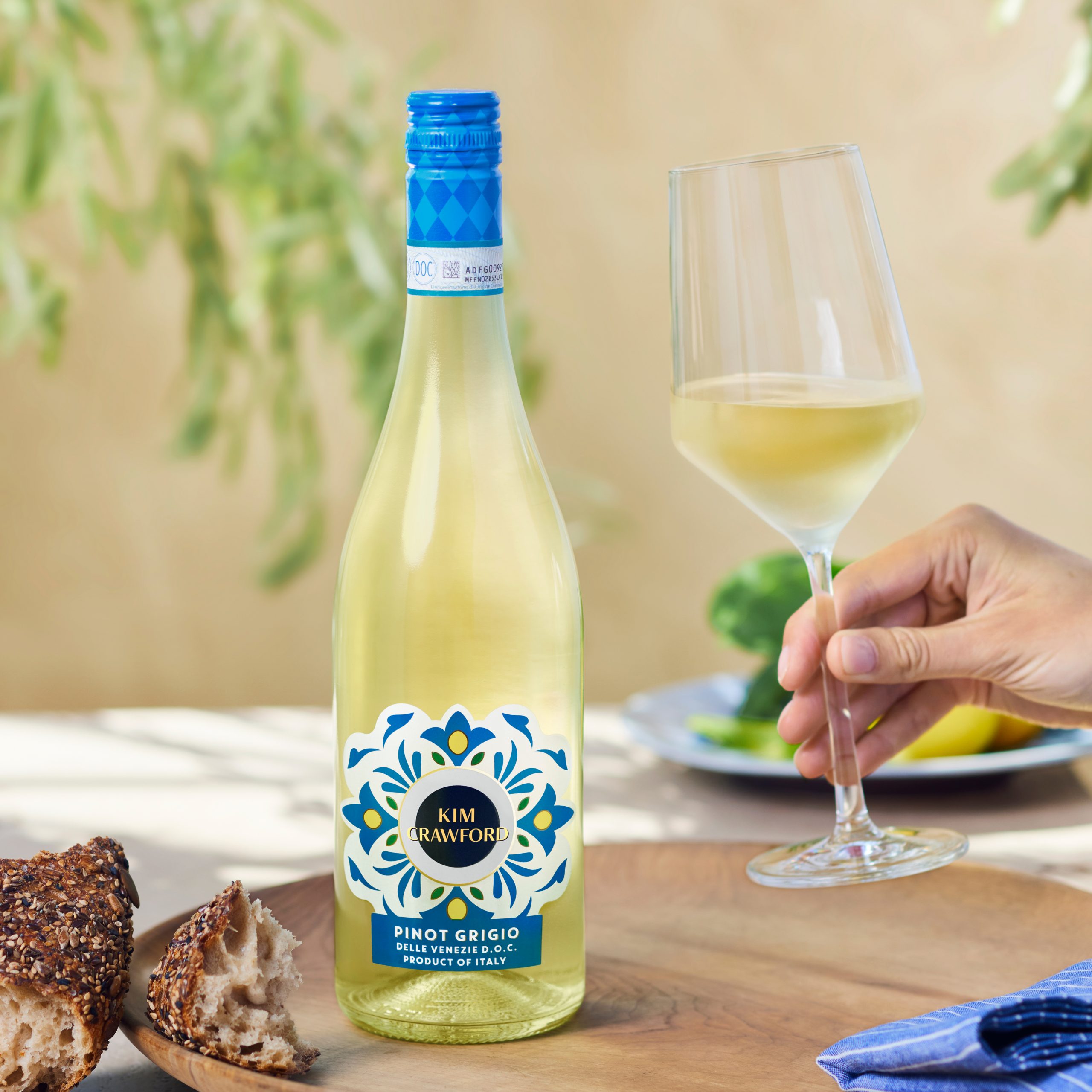 101124_Kim_Crawford_Volo_Shot2_0437